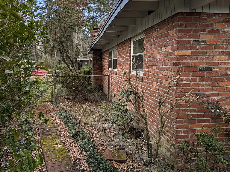 203 Tanglewood Rd — Photo 5