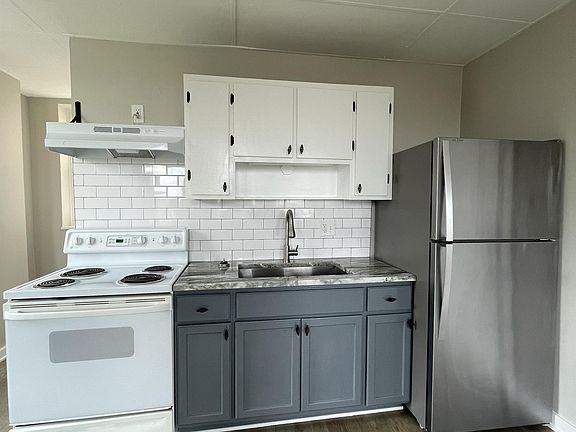 5th image of 737 Burns St #2