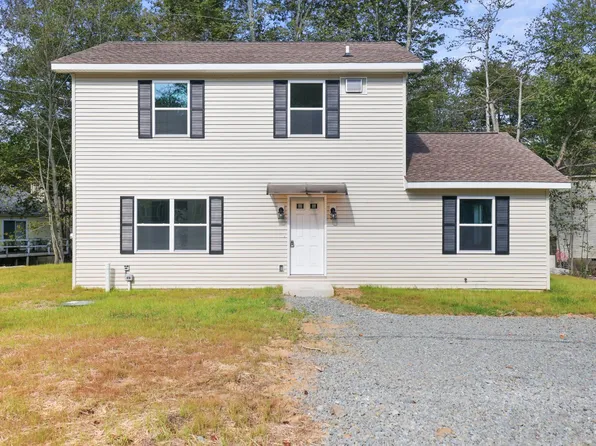 8206 Natures Dr, Tobyhanna, PA 18466