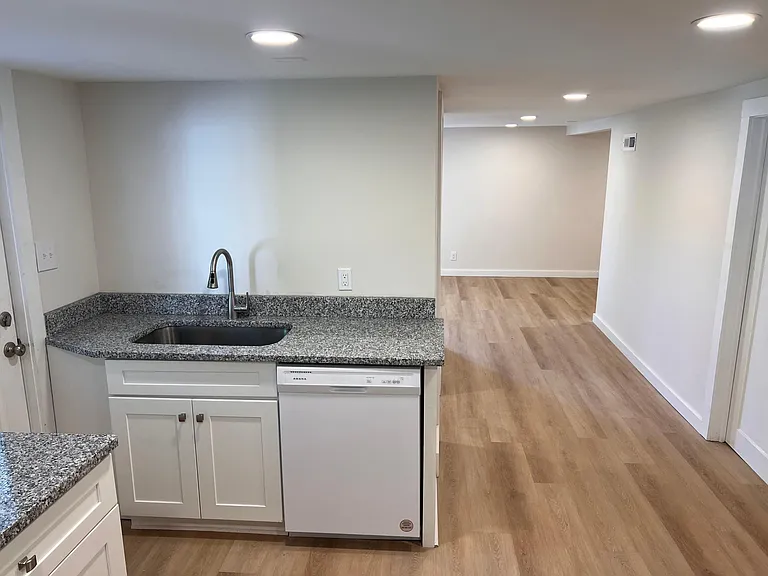 937 W Greenwood Ave #C — Photo 7