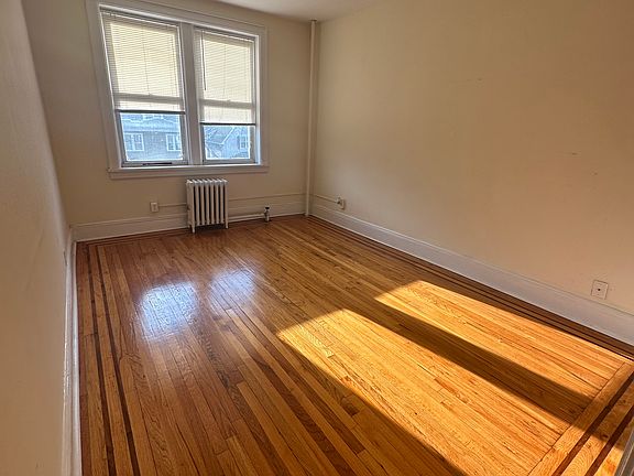 2nd image of 160 Avenue C #B1