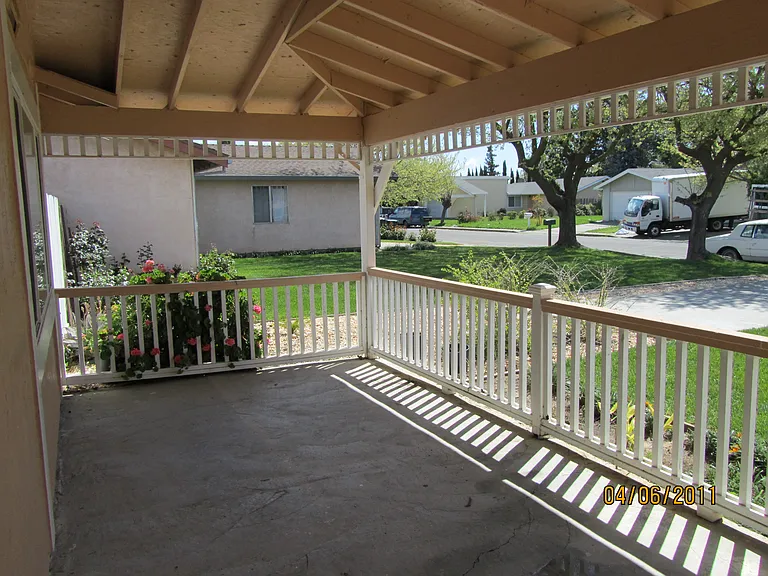606 Frieda Dr — Photo 4