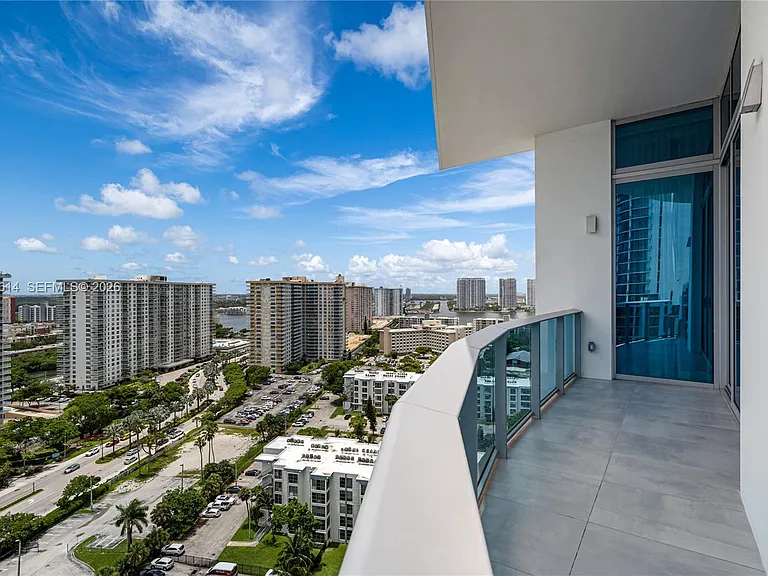 17550 Collins Ave #Penthouse 1 — Photo 21