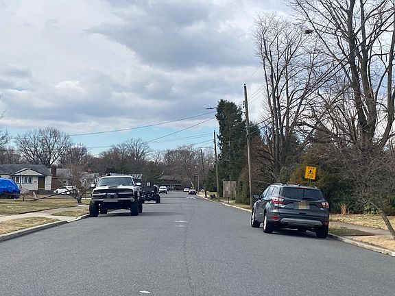 4th image of 15 Whitman Ave