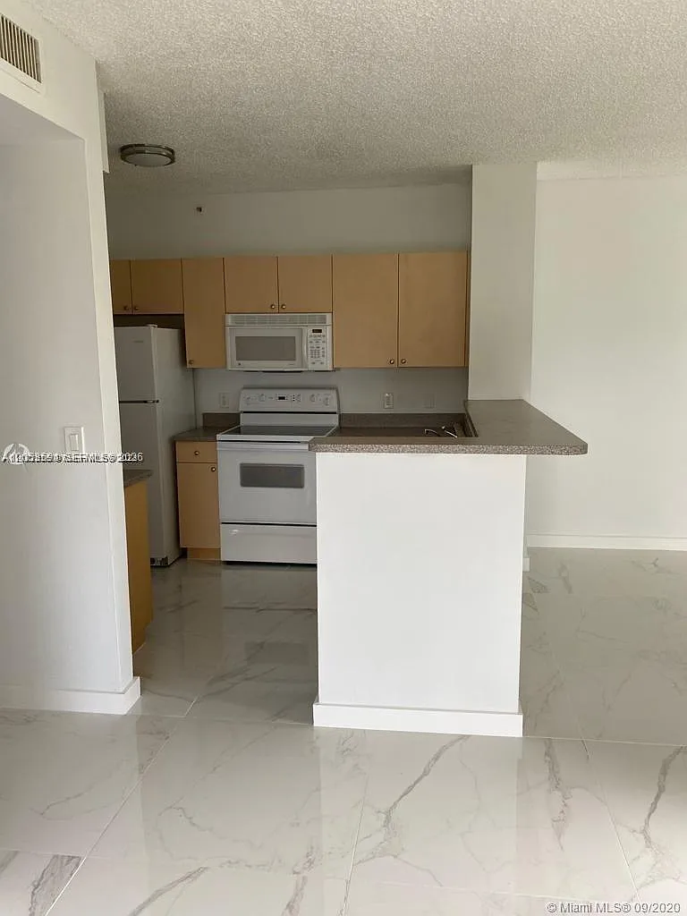 El-Ad Nob Hill Condo — Photo 4