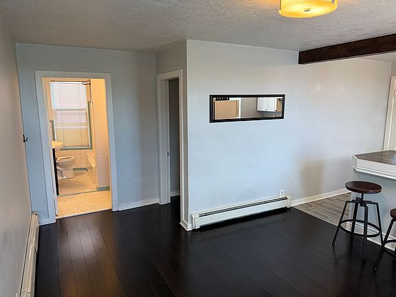 2nd image of 124 N B St #4