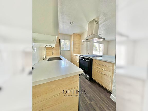 4th image of 938 E 6th St APT 202