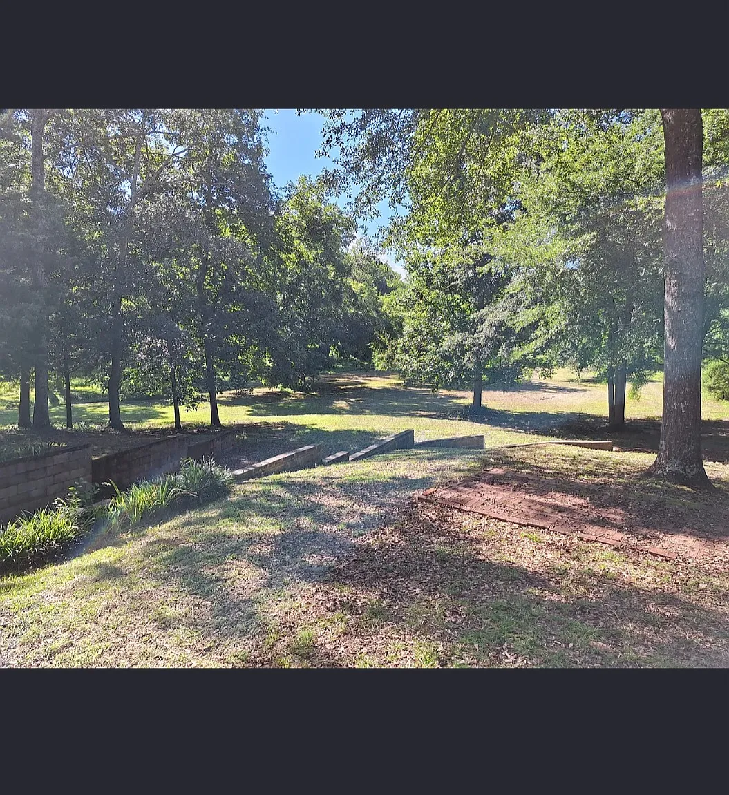 4 bed, 1955 sqft, $1,975 — Photo 2