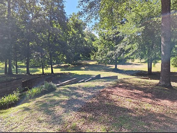 2nd image of 208 Water Front Dr