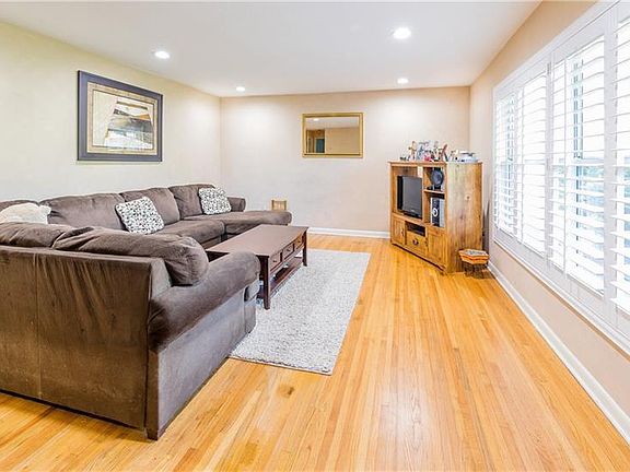 3rd image of 896 S Woodward Ave