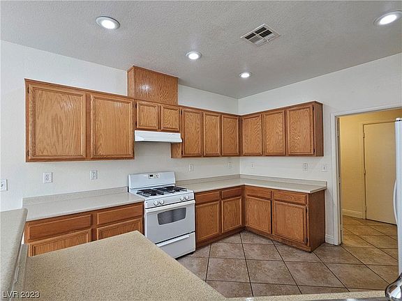 3rd image of 3924 Sweet Pine St Unit 103