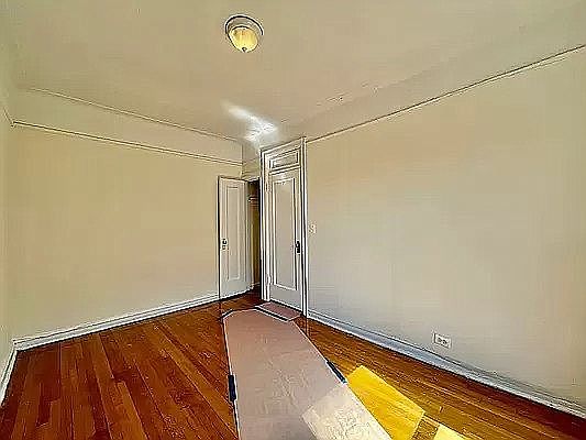 5th image of 240 E 18th St #6S