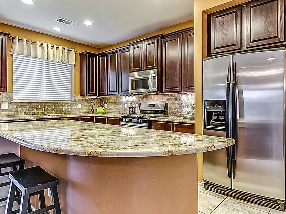5th image of 2749 Costa Mesa Dr