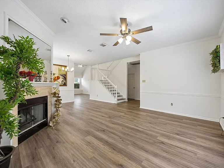 4627 Plymouth Way — Photo 3