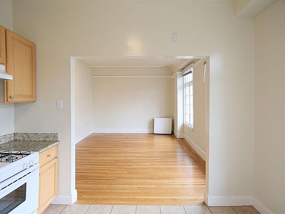 3rd image of 837 Geary St #402
