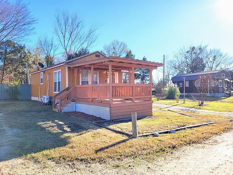 1317 E Main St — Photo 2