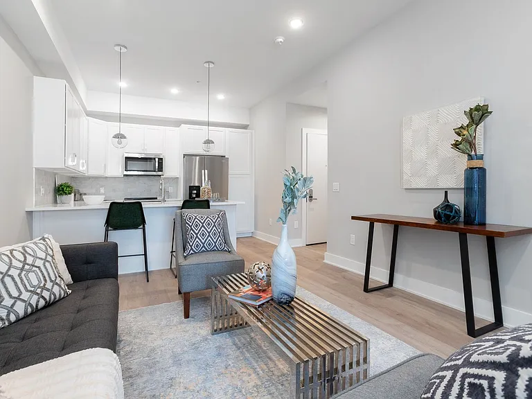 Washington Court (52 W) — Photo 12