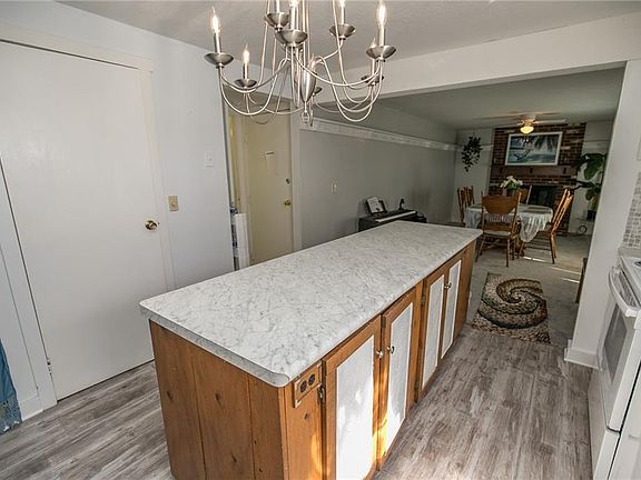 5th image of 89 Laurel Blvd