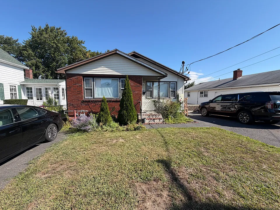 267 Proctor Ave #2