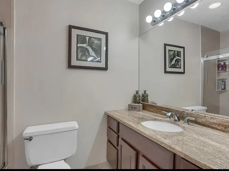 121 Coachlight Sq — Photo 12
