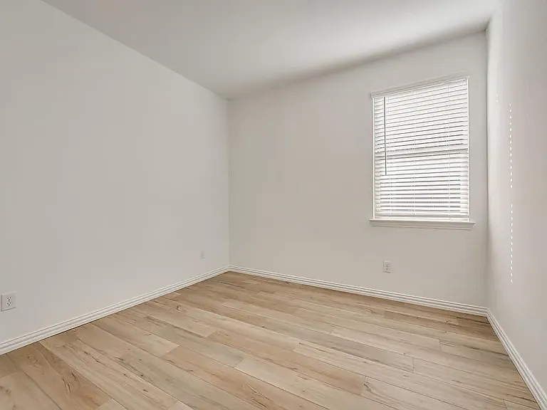 3101 Paruament Dr — Photo 4