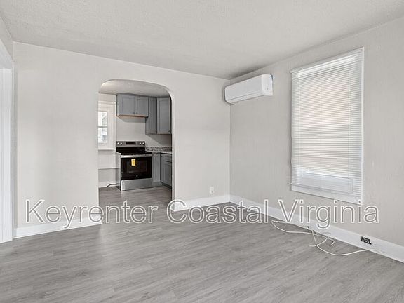 5th image of 9569 6th Bay St Unit B