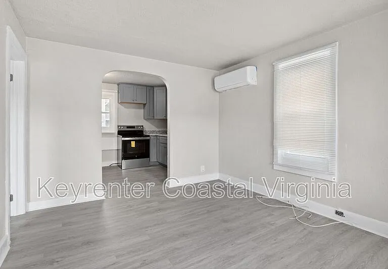 9569 6th Bay St #B — Photo 5