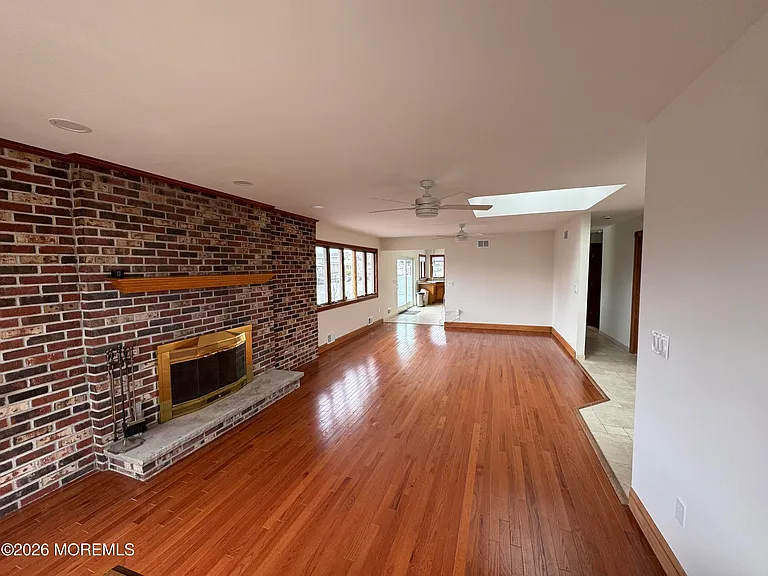 31 Navarra Dr — Photo 5