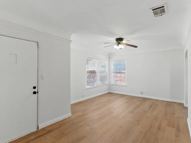 809 Water St — Photo 4