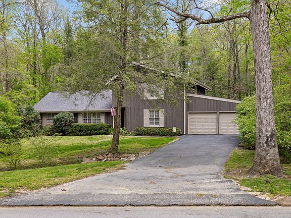 5th image of 935 Dunsinane Rd