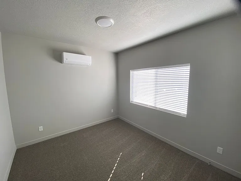 560 S Main St — Photo 11