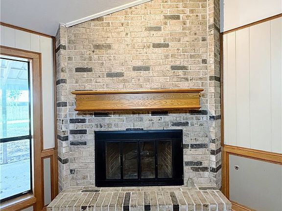 5th image of 2706 Red Hill Dr
