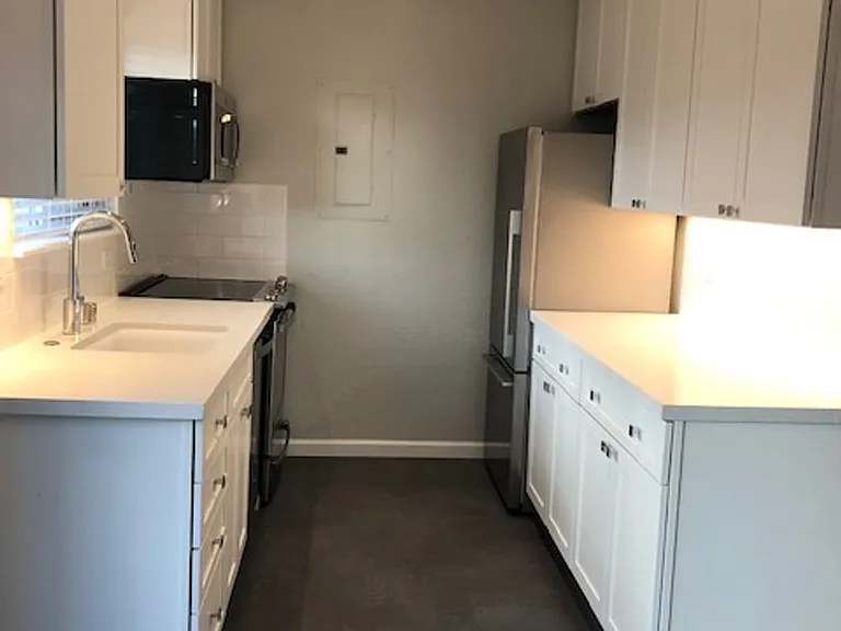 Village Square Townhomes — Photo 16