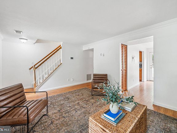5th image of 3482 Old Crown Dr