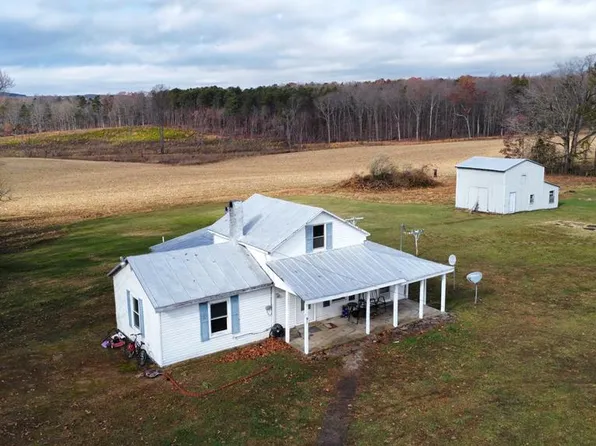 957 Blue Ridge Dr, Gretna, VA 24557