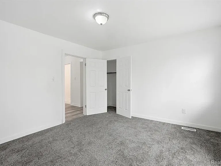 725 Lakewood St — Photo 13