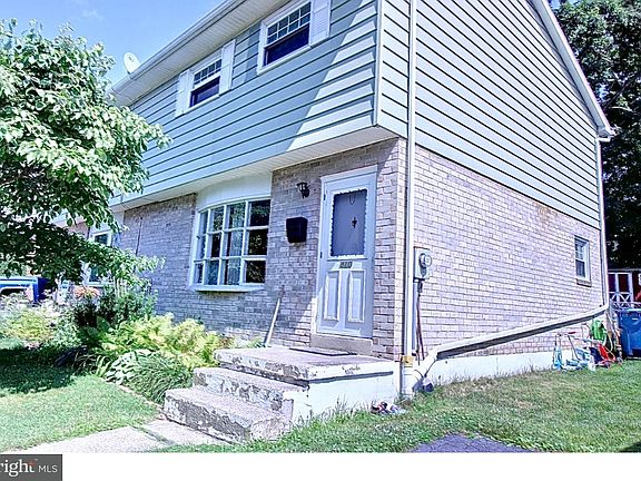 2nd image of 410 E Locust St