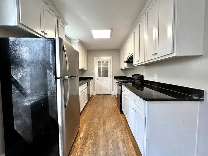 319 Howard St — Photo 42