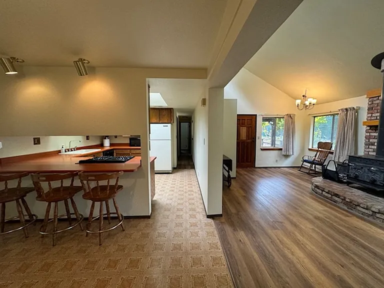 2437 Ridgewood Dr — Photo 8