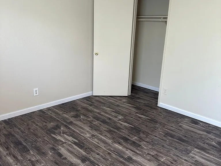 141 Warthan St — Photo 6