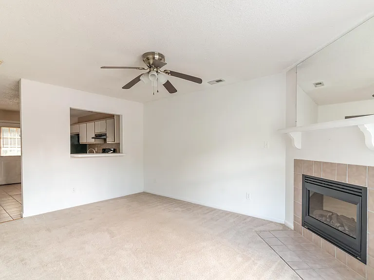 141 Mesa Ln — Photo 2