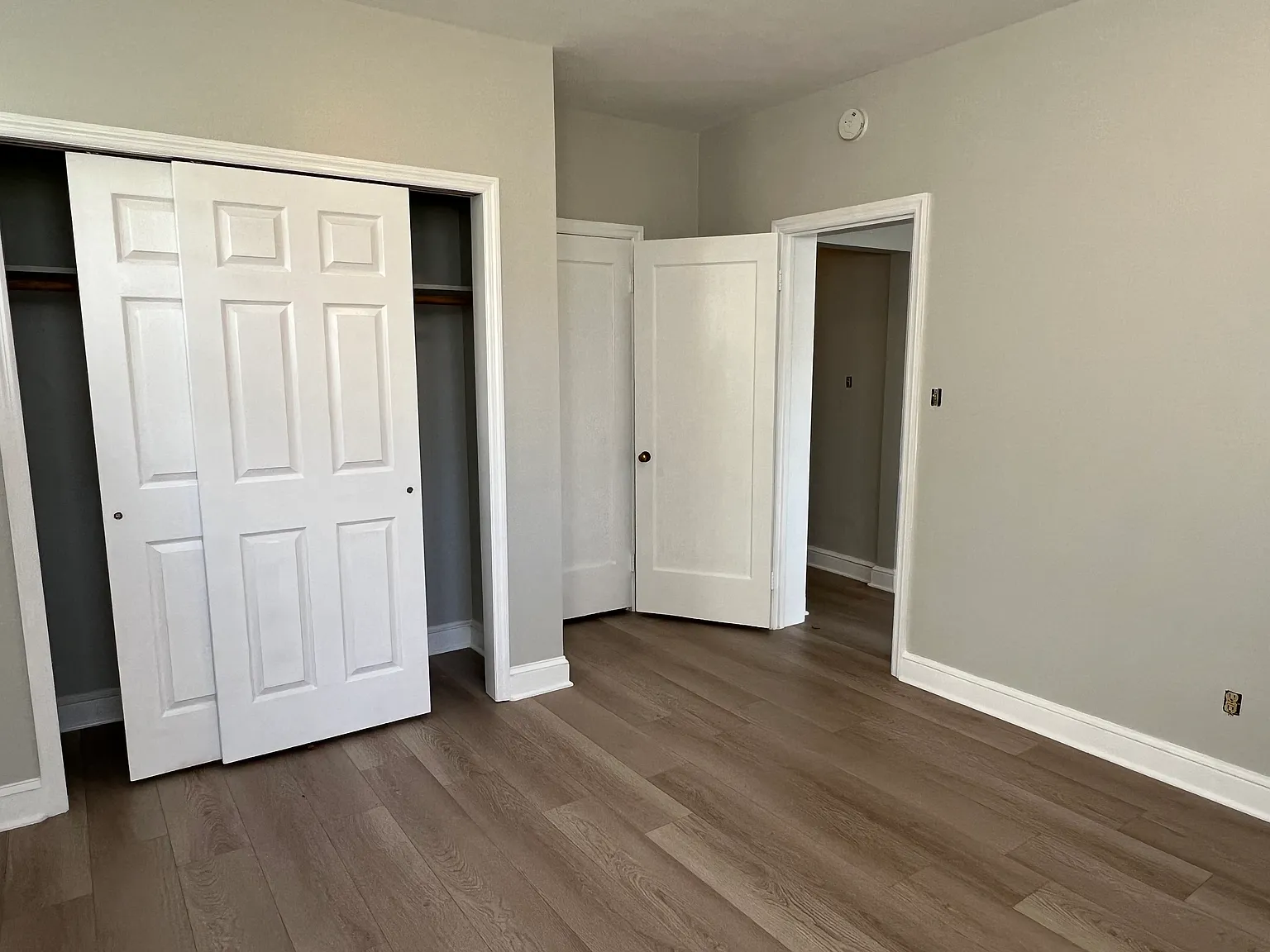 1 bed, 800 sqft, $1,300 — Photo 3