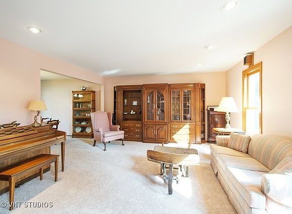 2nd image of 500 Avebury Ln
