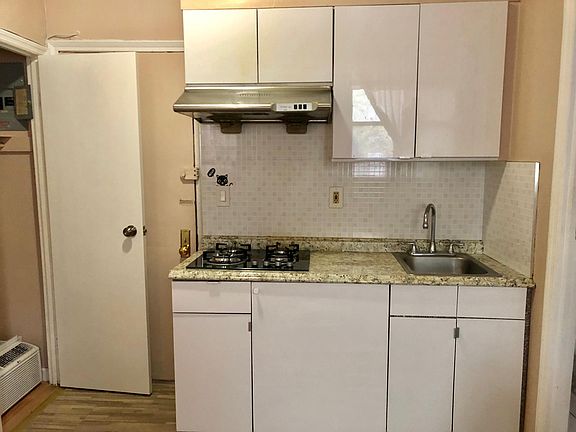 4th image of 3351 Prince St APT A1