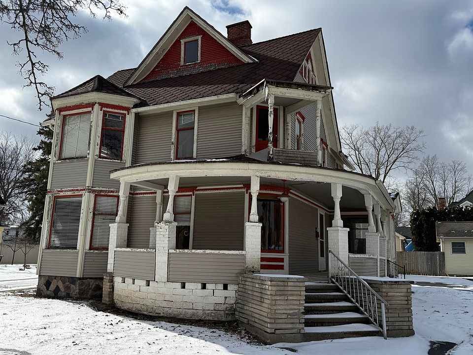 1st image of 504 S Superior St