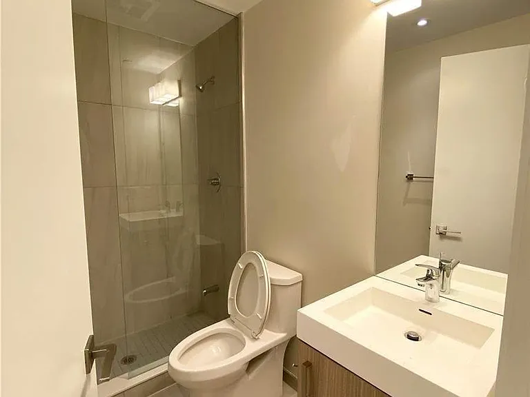 17 Dundonald St #806 — Photo 9