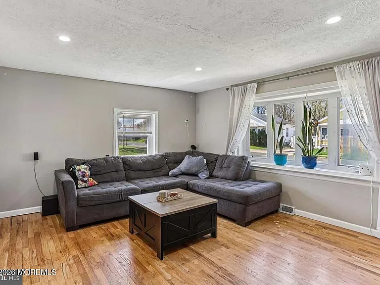 36 Browning Ave — Photo 5