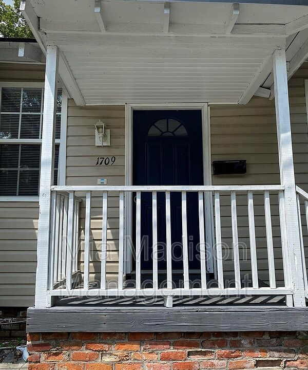 1st image of 1709 Le Grand St