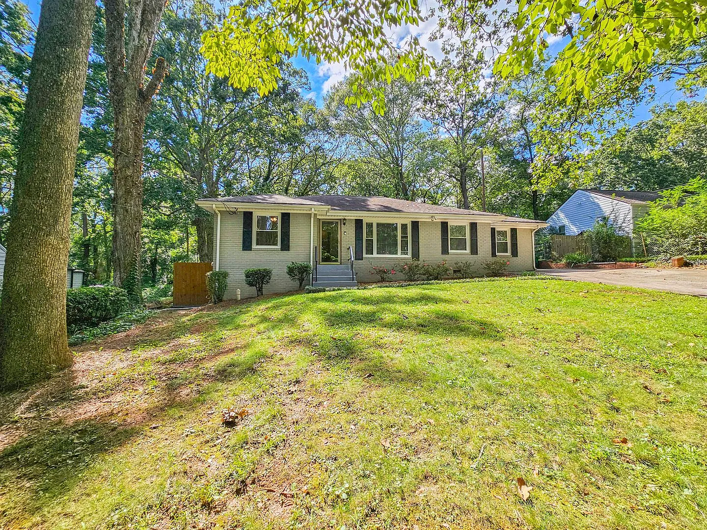 Coming Soon Beautifully Updated 3-Bedroom Ranch In Decatur — Photo 4