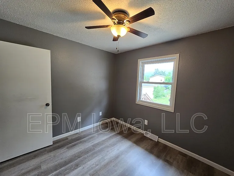1242 Edgewood Dr — Photo 13
